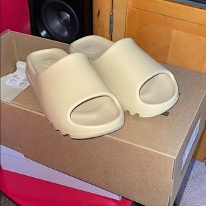 Women’s Yeezy Slides